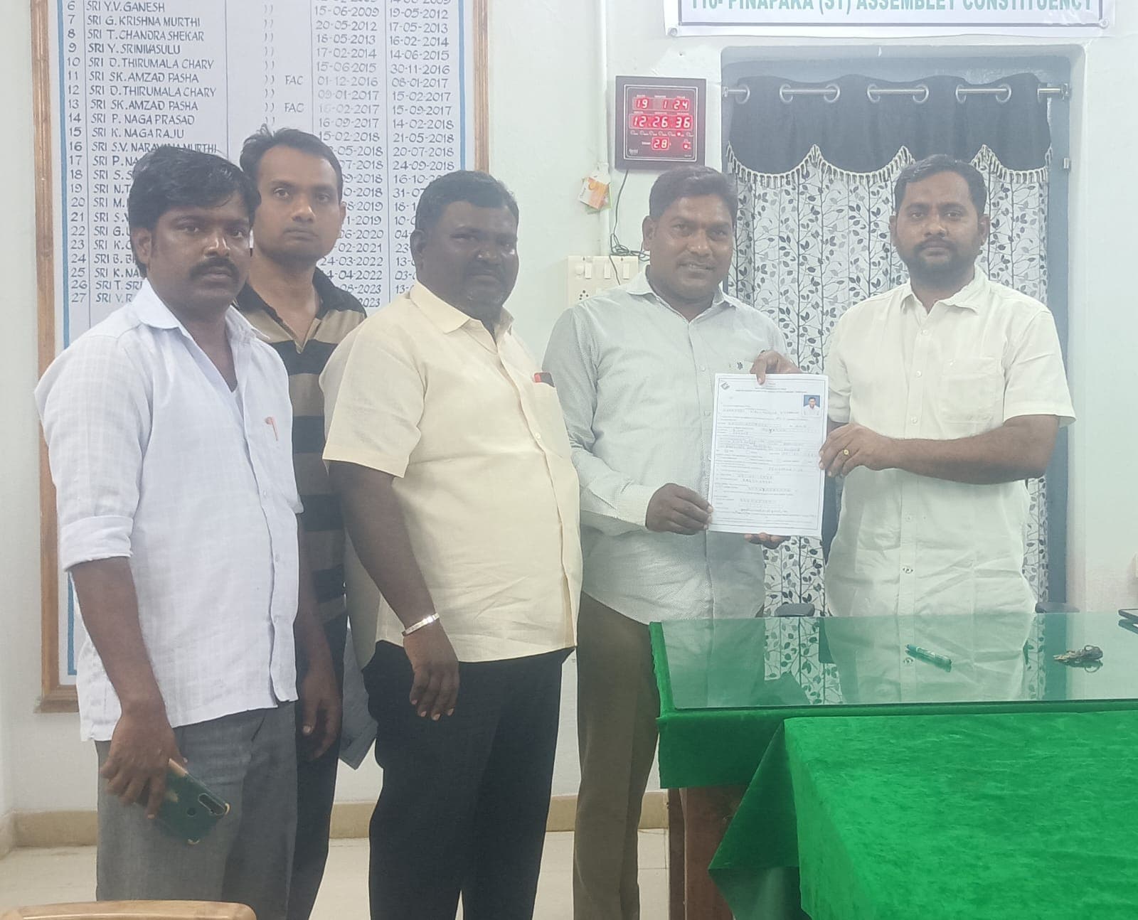 పట్టభద్రులు తమ ఓటు హక్కును నమోదు చేసుకోవాలి