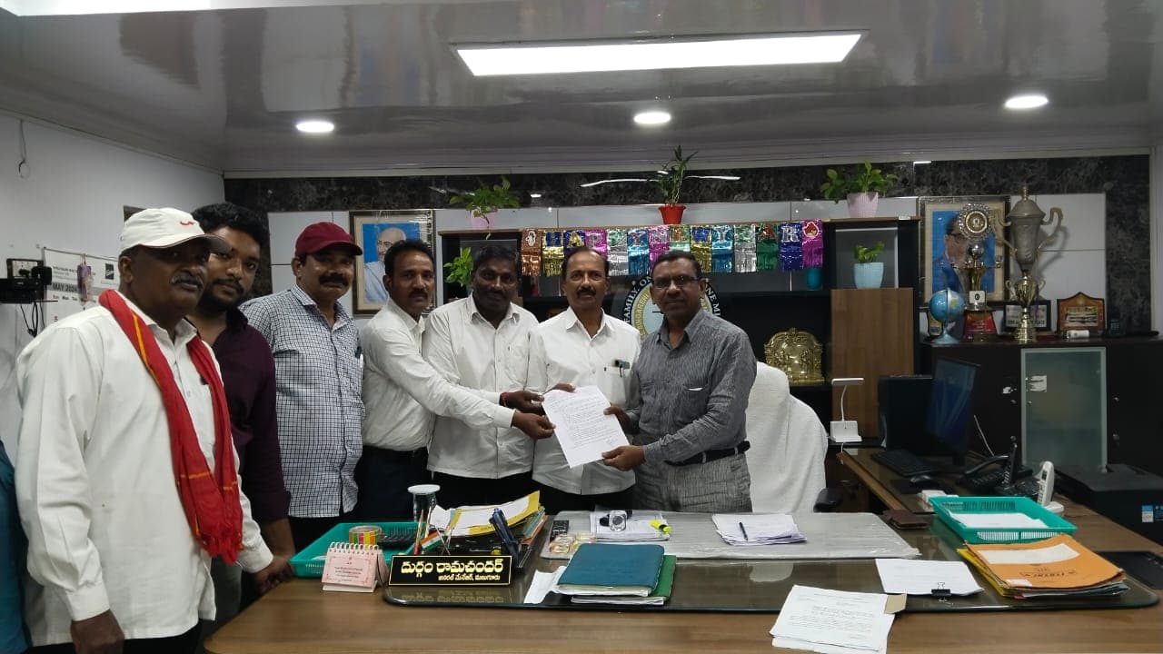 ఓసి 2 సమస్యలను జిఎం దృష్టికి తీసుకెళ్లిన ఏఐటీయూసీ నాయకులు