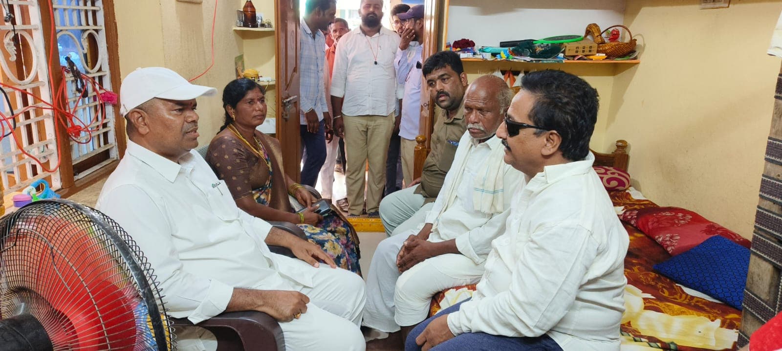 పలు కుటుంబాలను పరామర్శించిన ఎమ్మెల్యే పాయం