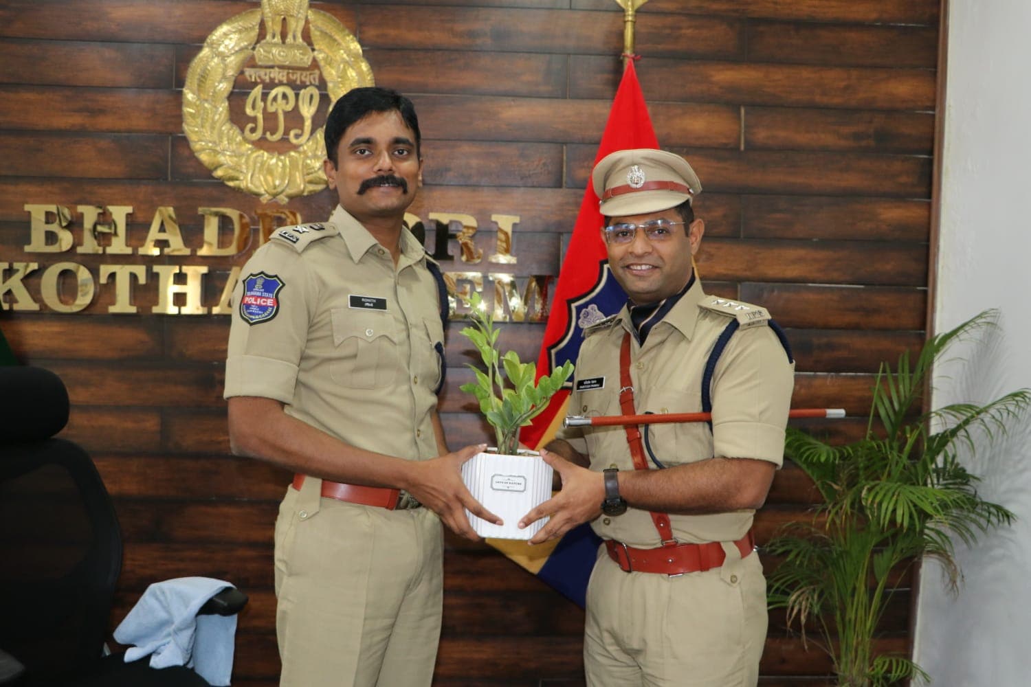 కొత్తగూడెం ఓఎస్డిగా బాధ్యతలు స్వీకరించిన పరితోష్ పంకజ్ ఐపిఎస్