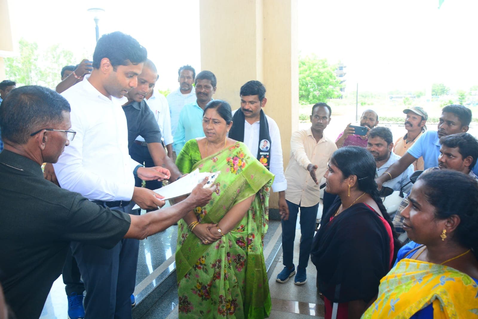 దివ్యాంగుల హామీలను ప్రభుత్వం నెరవేర్చాలి