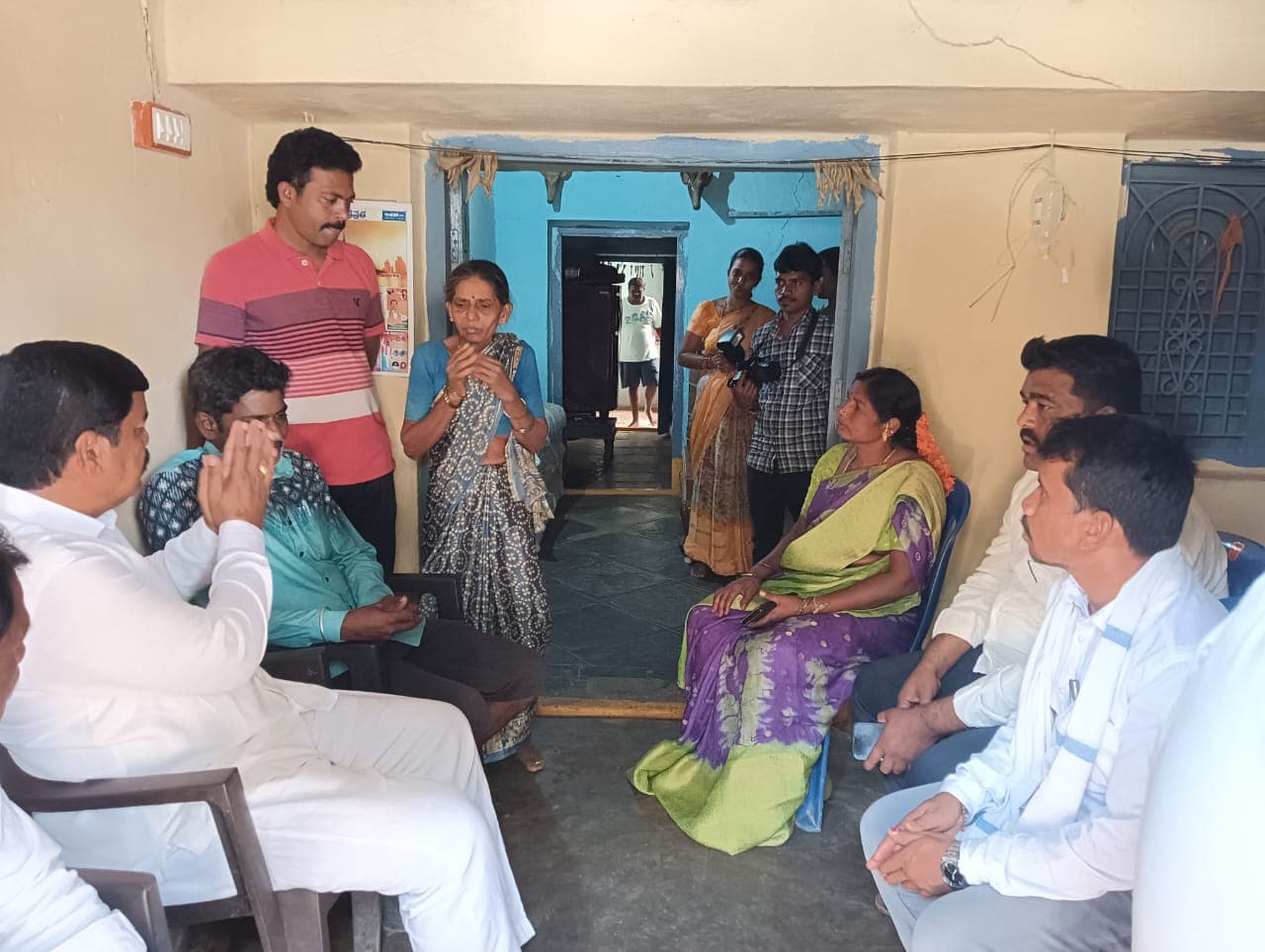 పలు కుటుంబాలను పరామర్శించిన ఎమ్మెల్యే పాయం