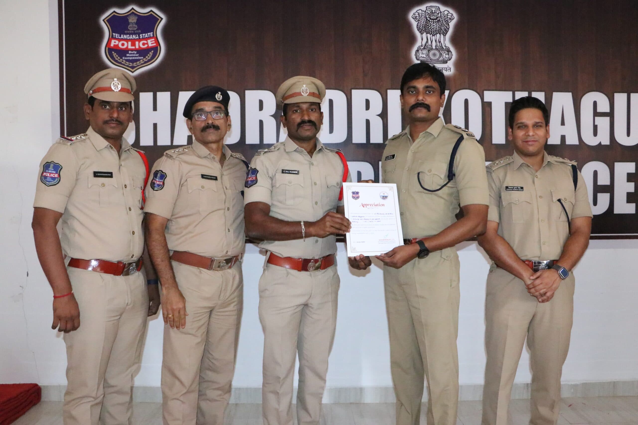 ఎస్సై రాజ్ కుమార్ కు ఉత్తమ ప్రశంసా పత్రం
