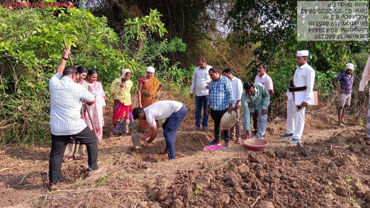 పలుగు, పార పట్టిన జిల్లా కలెక్టర్ జితేష్ వి పాటిల్