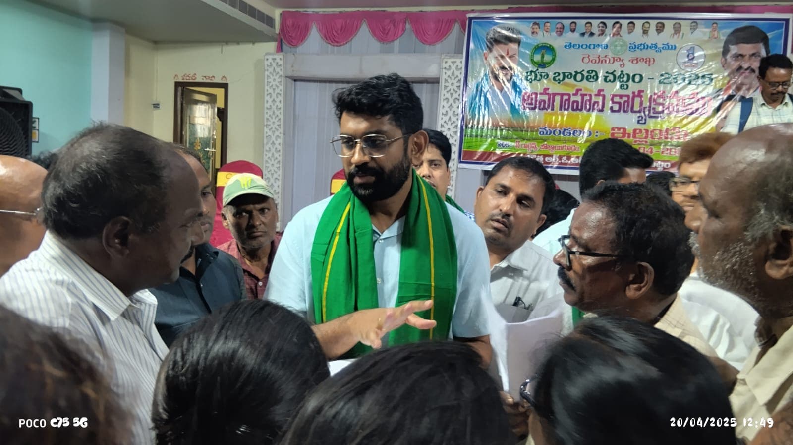 గుడిసెవాసుల సమస్యలు పరిష్కరించాలని కలెక్టర్ కు వినతి