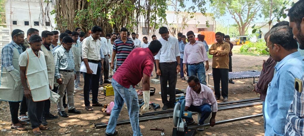 గిరిజన యువతకు వెల్డింగ్ పర్నిచర్ తయారీపై ప్రత్యేక శిక్షణ