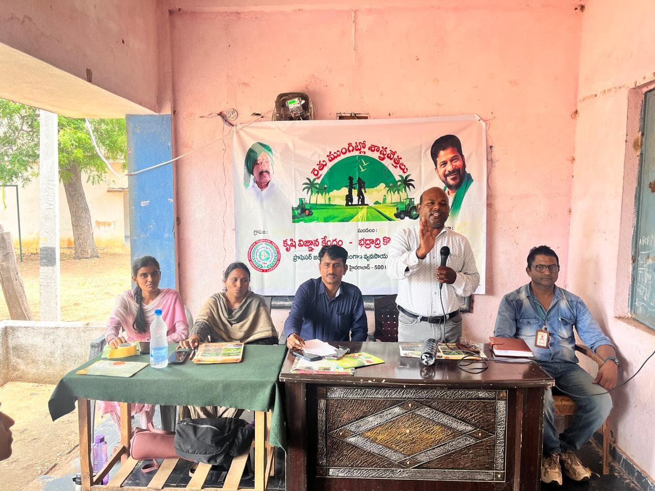 యూరియా వాడకం తగ్గించాలి : కేవీకే శాస్త్రవేత్త నవీన్ కుమార్