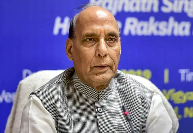 త్రివిధ దళాల అధిపతులతో రాజ్నాథ్ సింగ్ అత్యవసర భేటీ