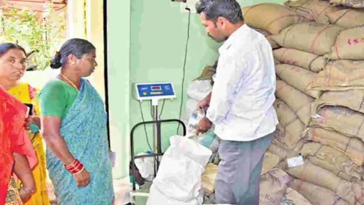 మూడు నెలల రేషన్ కోటా పంపిణీ నేటితో ఆఖరు