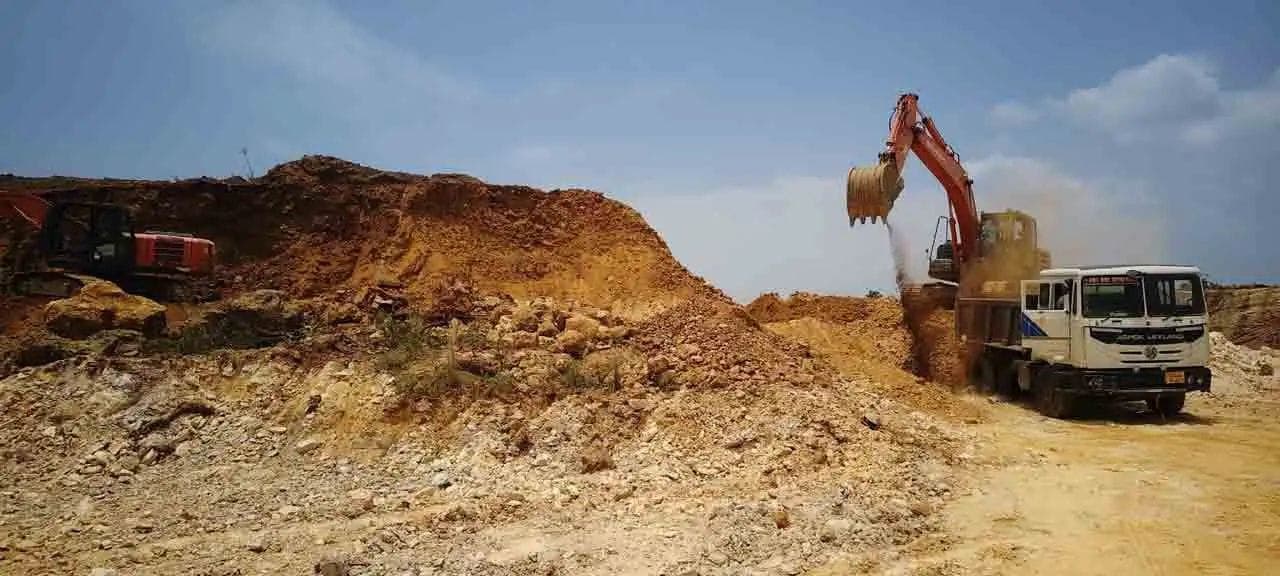 మాయమవుతున్న మట్టి గుట్టలు
