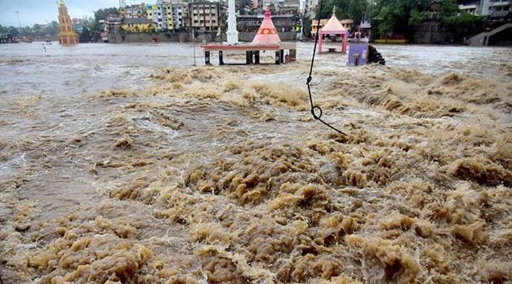 ఉప్పొంగుతున్న గోదావరి..