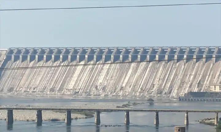 నాగార్జునసాగర్ జలాశయం క్రష్ట్ గేట్ల ఎత్తివేత