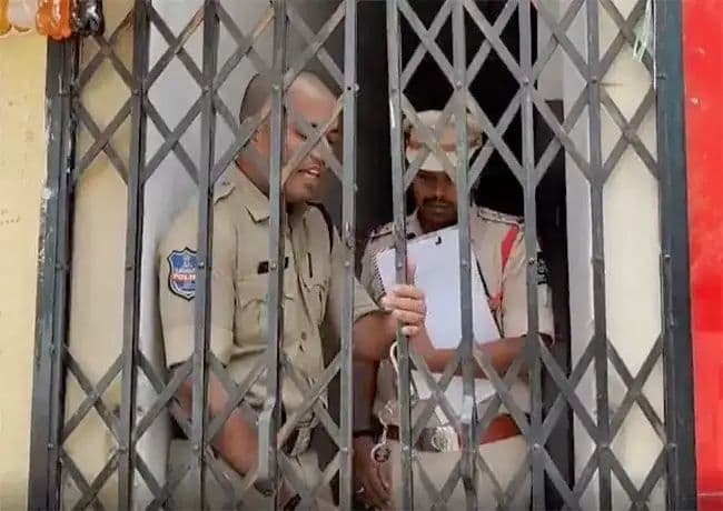 సికింద్రాబాద్లోని ఇండియన్ స్పెర్మ్ టెక్లో పోలీసుల తనిఖీలు