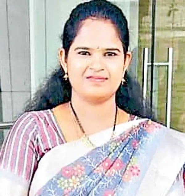 నీటి ట్యాంకరు ఢీకొని సాఫ్ట్వేర్ ఉద్యోగిని దుర్మరణం