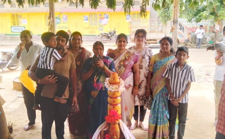 శ్రావణమాస బోనం ఎత్తిన మహిళలు