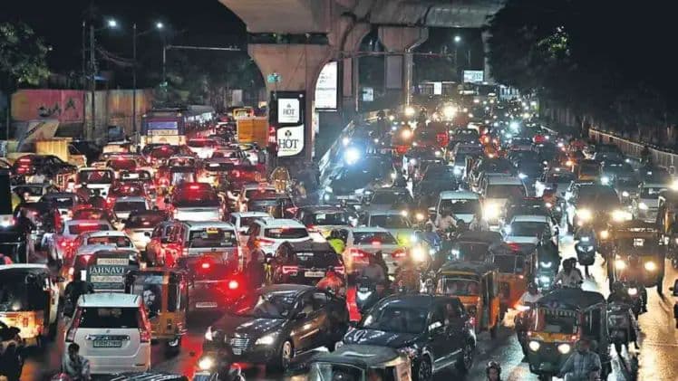 పది కిలోమీటర్లు.. మూడున్నర గంటలు..!