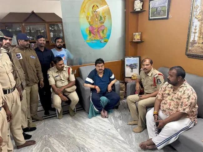 భాజపా తెలంగాణ రాష్ట్ర అధ్యక్షుడు రామచందర్ రావు గృహ నిర్బంధం..