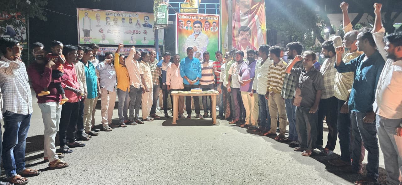 ఘనంగా "మువ్వా" జన్మదిన వేడుక"